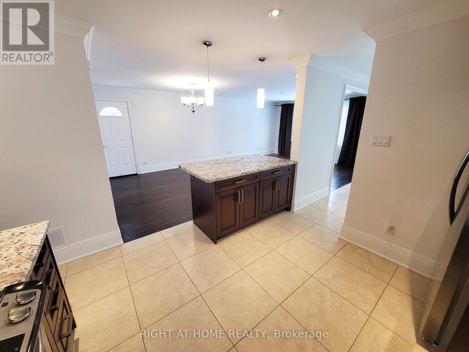 339 Boisdale Avenue, Richmond Hill, Ontario  L4C 1R4 - Photo 5 - N12638394