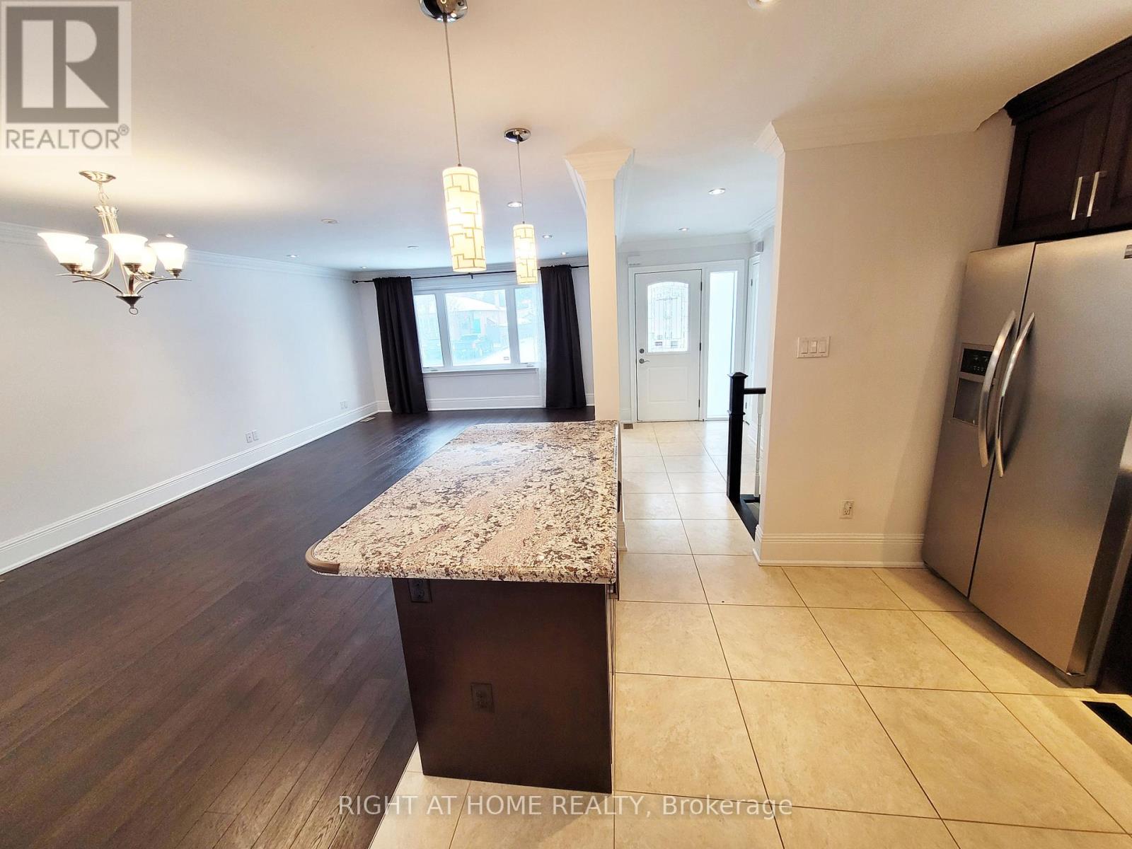 339 Boisdale Avenue, Richmond Hill, Ontario  L4C 1R4 - Photo 7 - N12638394