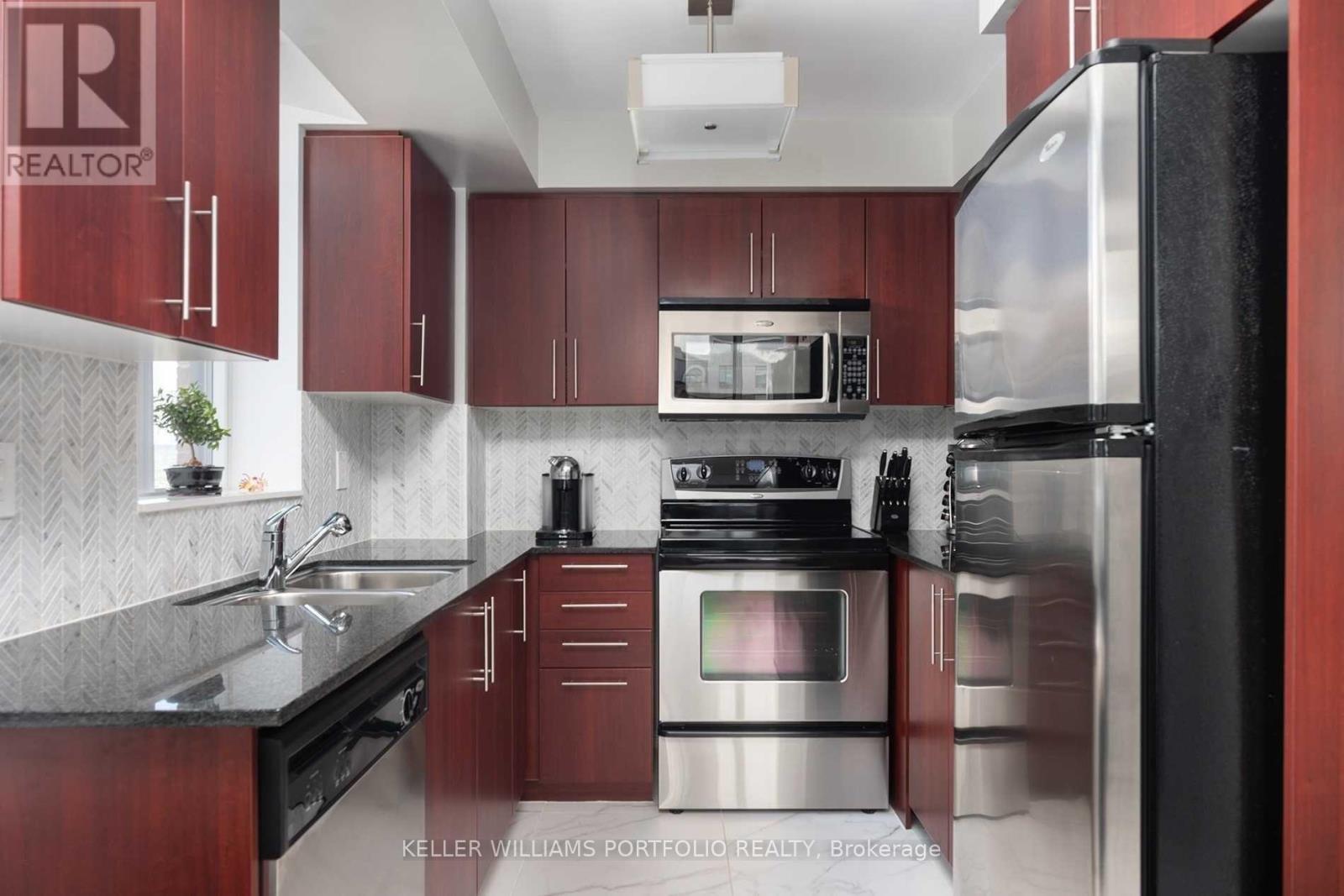 1210 - 350 Red Maple Road, Richmond Hill (Langstaff), Ontario  L4C 0T5 - Photo 7 - N12638406