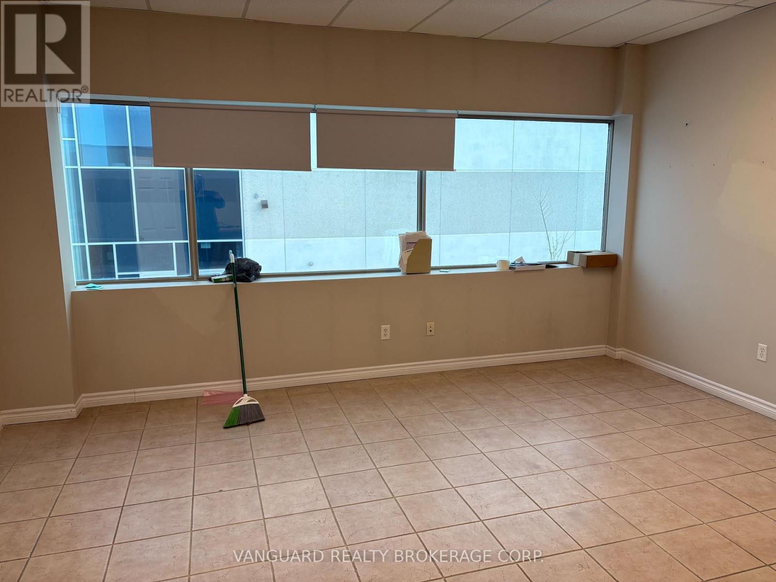 4a - 101 Simona Drive, Caledon, Ontario  L7E 4E8 - Photo 3 - W12638412