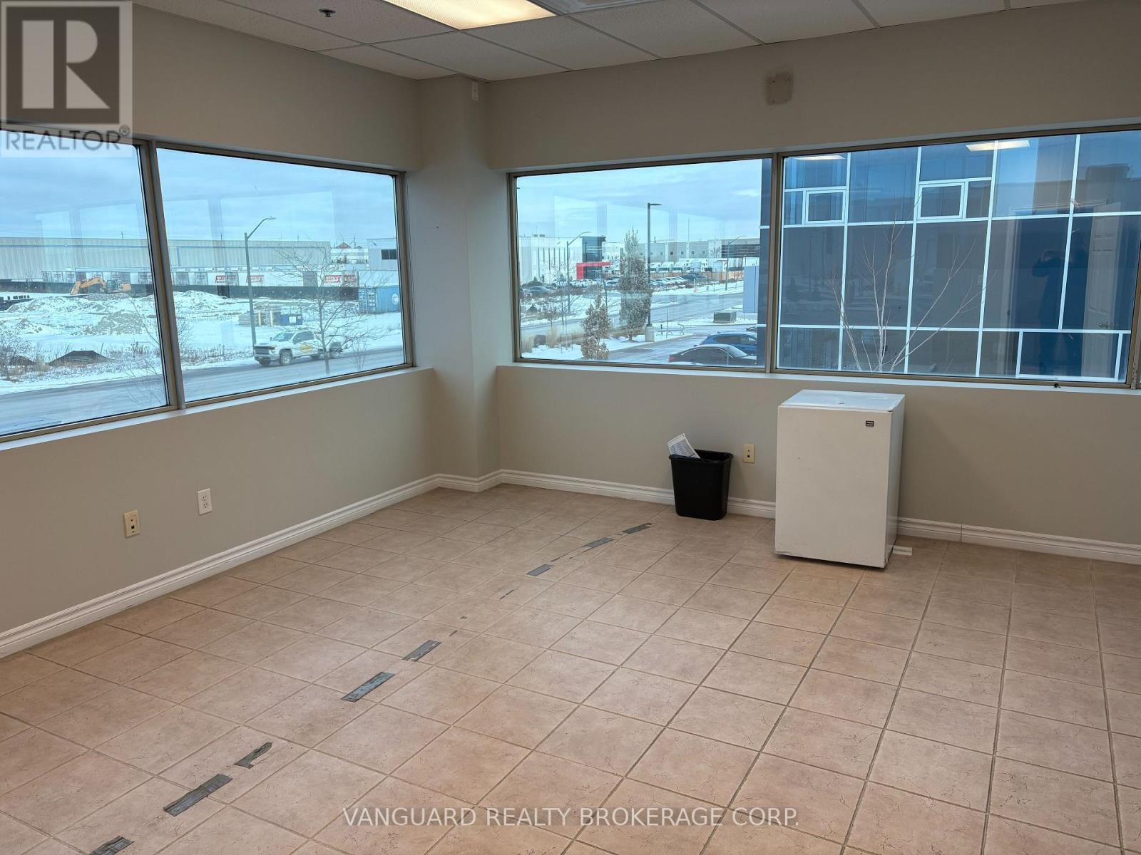 4a - 101 Simona Drive, Caledon, Ontario  L7E 4E8 - Photo 5 - W12638412