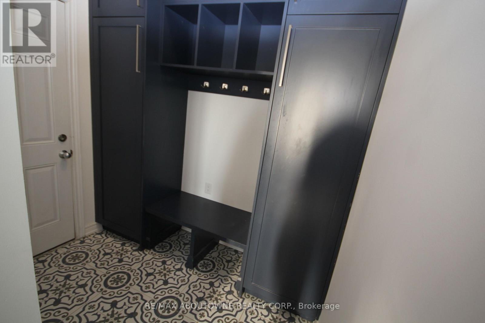 3892 Lodi Road, Burlington, Ontario  L7M 0Z5 - Photo 12 - W12638440