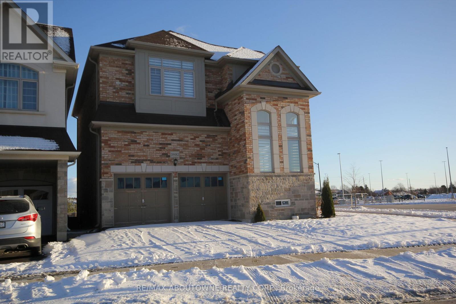 3892 Lodi Road, Burlington, Ontario  L7M 0Z5 - Photo 2 - W12638440