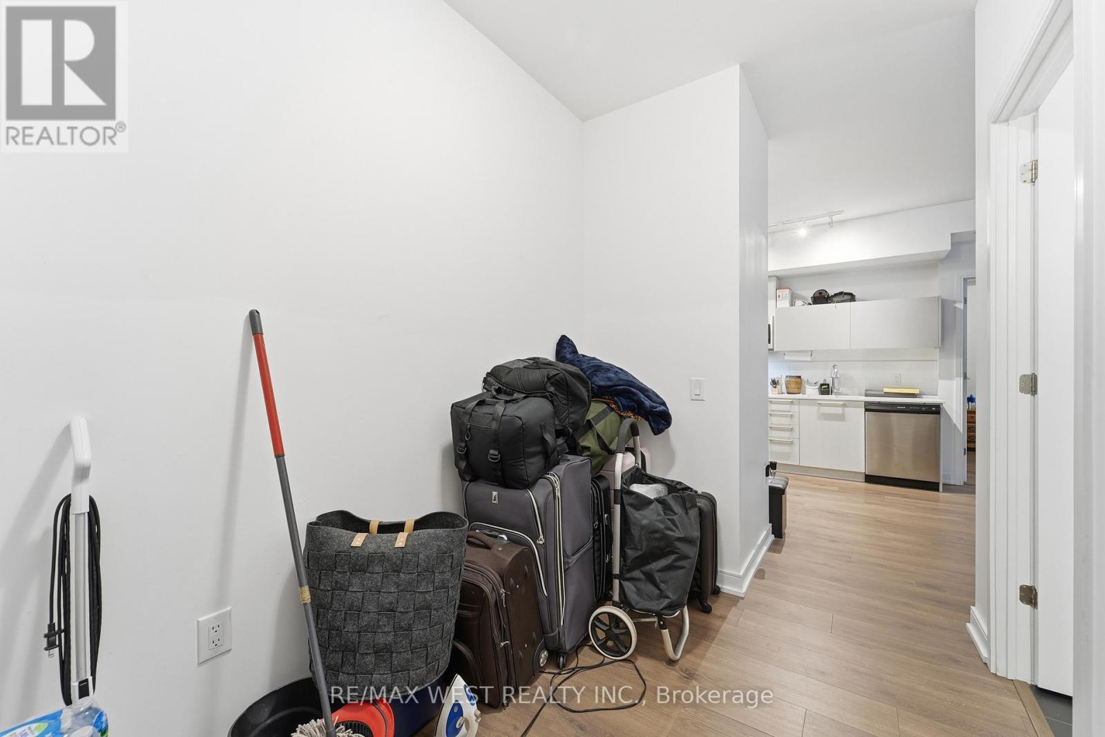 306 - 25 Neighbourhood Lane, Toronto, Ontario  M8Y 0C4 - Photo 11 - W12638450