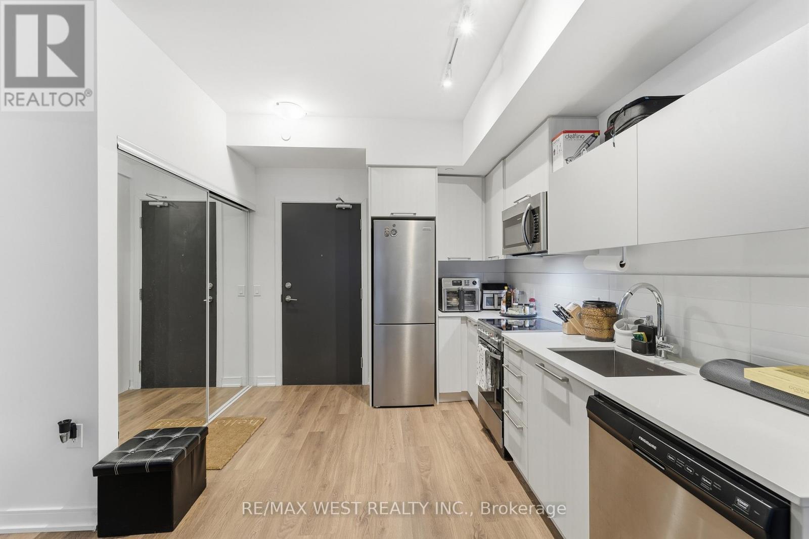 306 - 25 Neighbourhood Lane, Toronto, Ontario  M8Y 0C4 - Photo 13 - W12638450