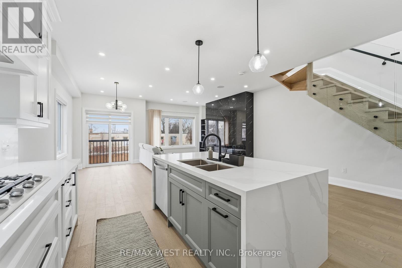 922 Fourth Street, Mississauga (Lakeview), Ontario  L5E 1J6 - Photo 12 - W12638452