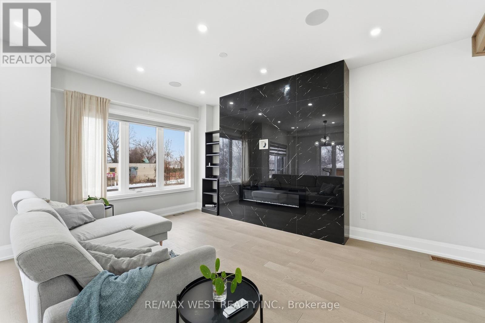 922 Fourth Street, Mississauga (Lakeview), Ontario  L5E 1J6 - Photo 16 - W12638452