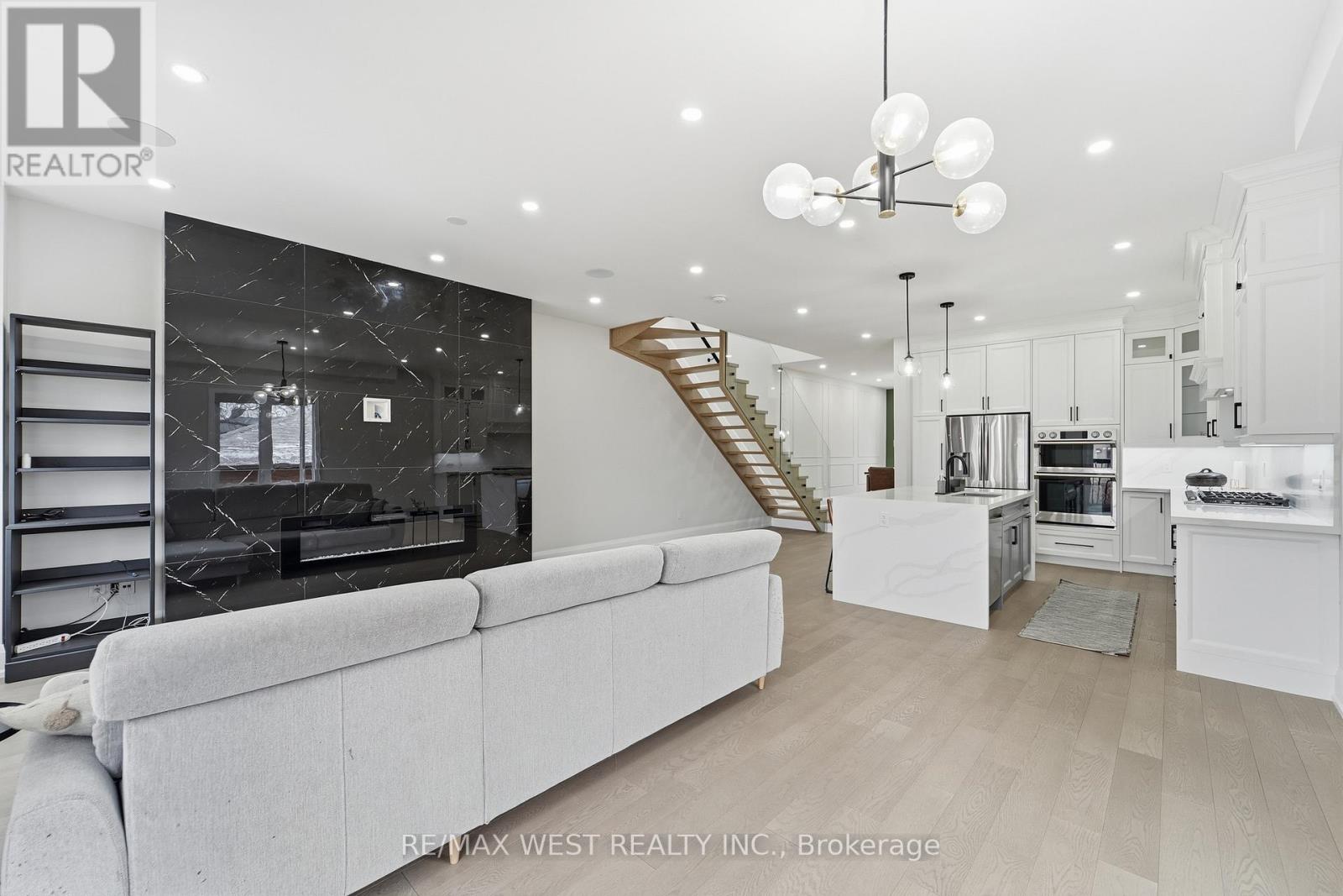 922 Fourth Street, Mississauga (Lakeview), Ontario  L5E 1J6 - Photo 18 - W12638452