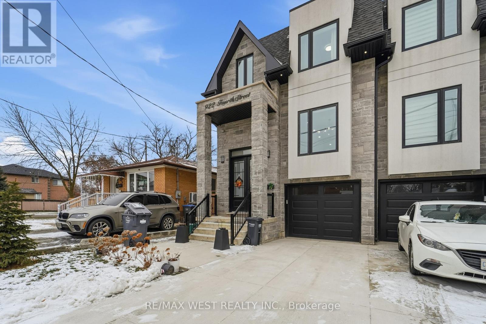 922 Fourth Street, Mississauga (Lakeview), Ontario  L5E 1J6 - Photo 3 - W12638452