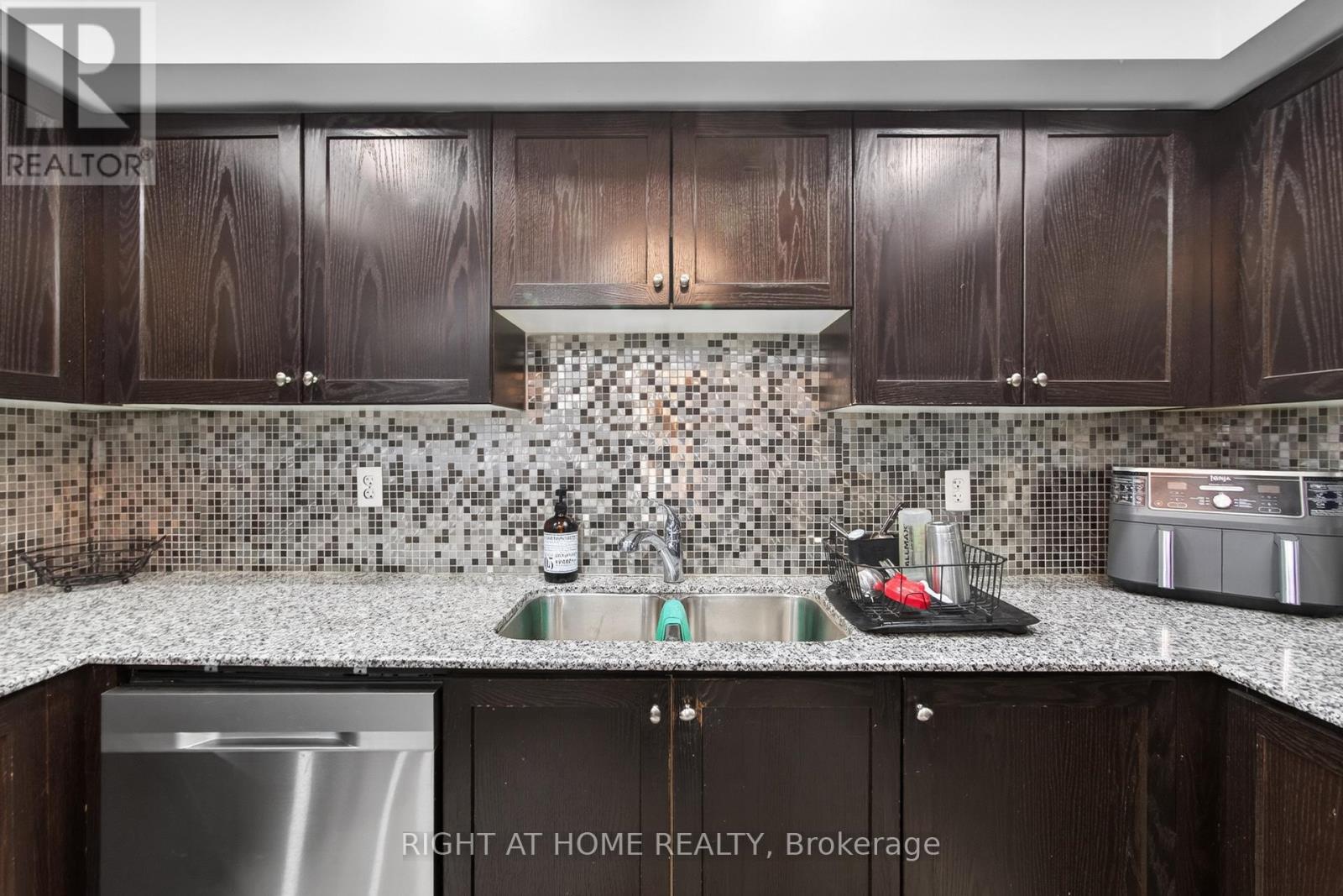 1 - 2504 Post Road, Oakville, Ontario  L6H 0K1 - Photo 14 - W12638482