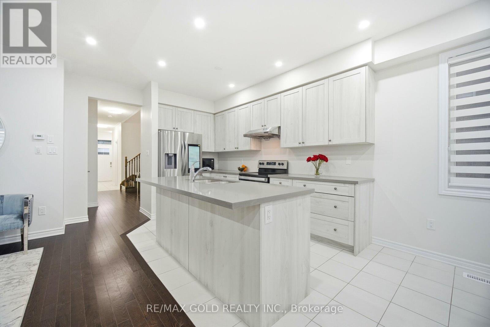 15 Spinland Street, Caledon, Ontario  L7C 4K4 - Photo 7 - W12638518