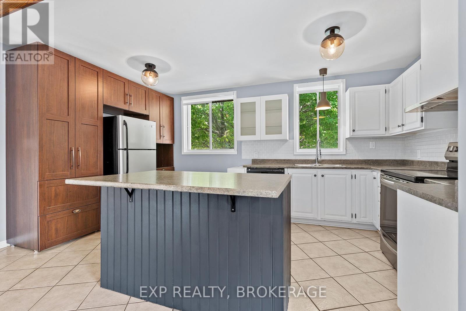 926 Cresthill Street, Kingston, Ontario K7P 1H7 - Photo 16 - X12638538