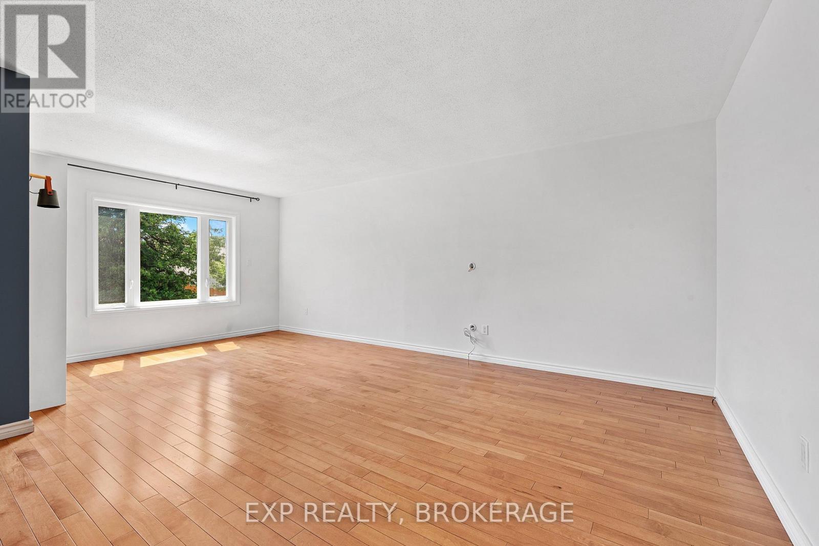 926 Cresthill Street, Kingston, Ontario K7P 1H7 - Photo 6 - X12638538