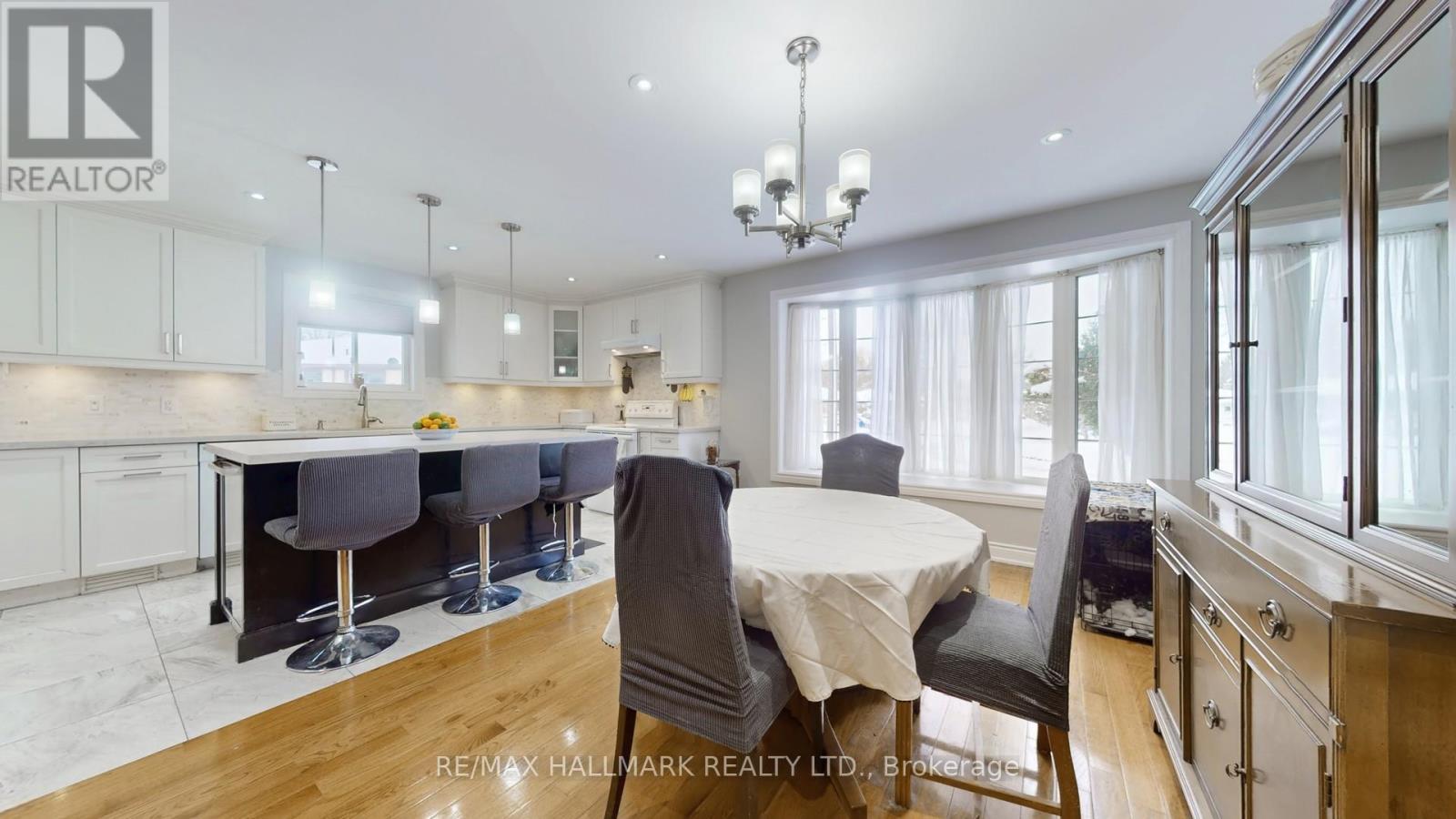 274 Demaine Crescent, Richmond Hill, Ontario  L4C 2W5 - Photo 14 - N12616336