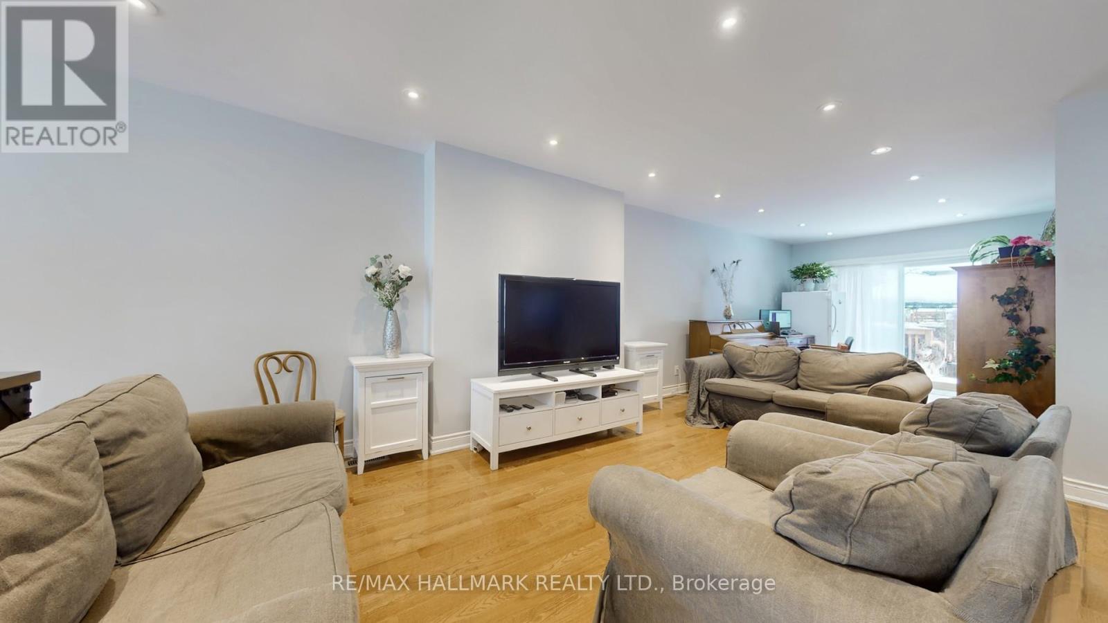 274 Demaine Crescent, Richmond Hill, Ontario  L4C 2W5 - Photo 7 - N12616336