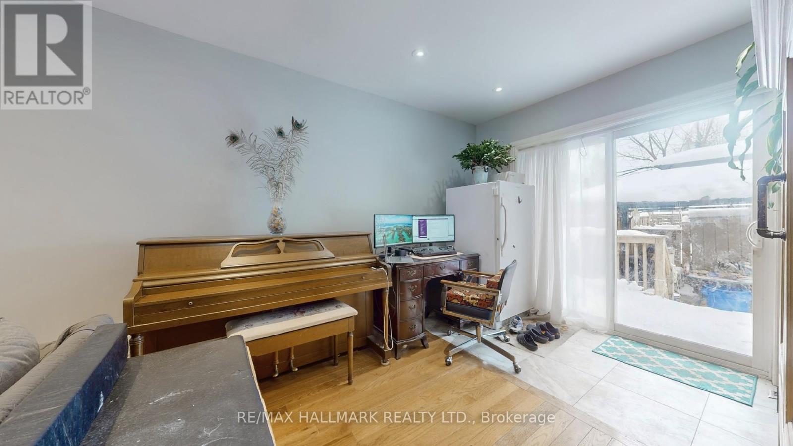 274 Demaine Crescent, Richmond Hill, Ontario  L4C 2W5 - Photo 8 - N12616336