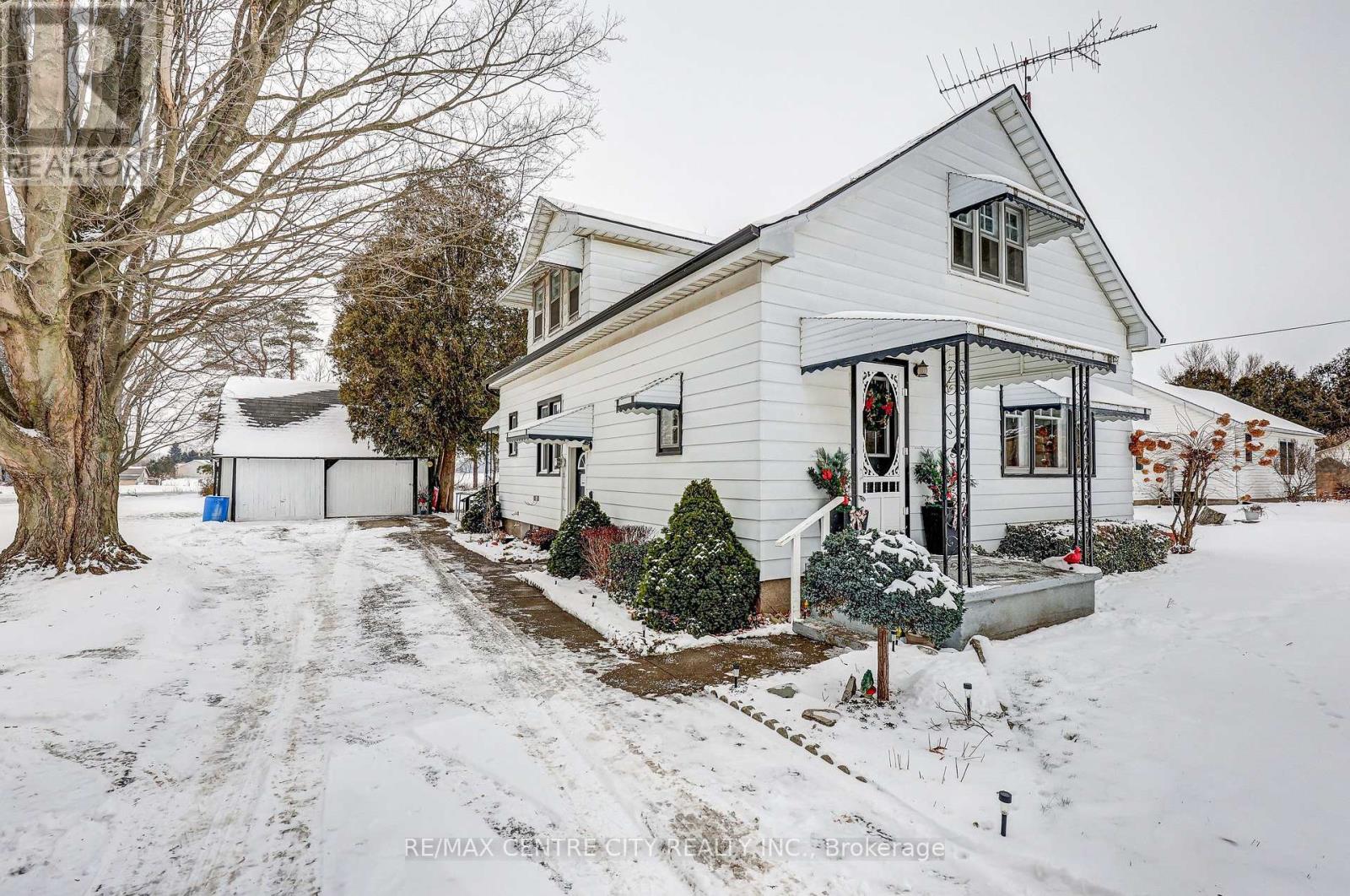 6745 Richmond Road, Malahide, Ontario  N5H 2R5 - Photo 2 - X12638540