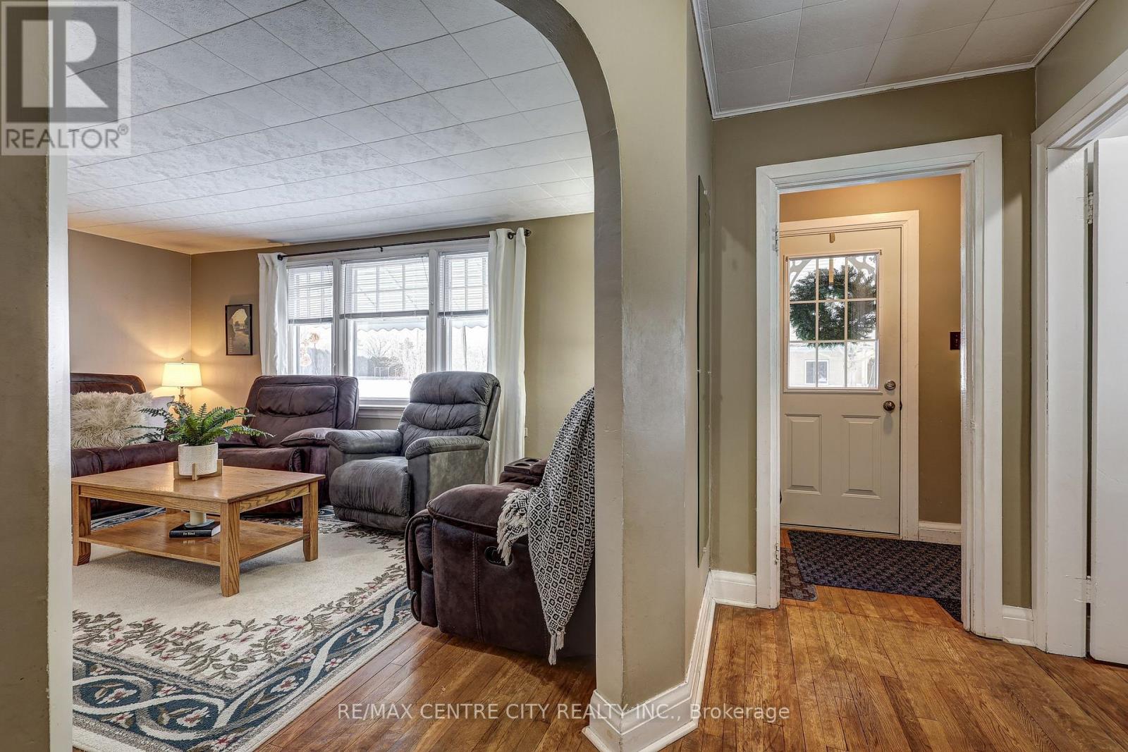 6745 Richmond Road, Malahide, Ontario  N5H 2R5 - Photo 6 - X12638540