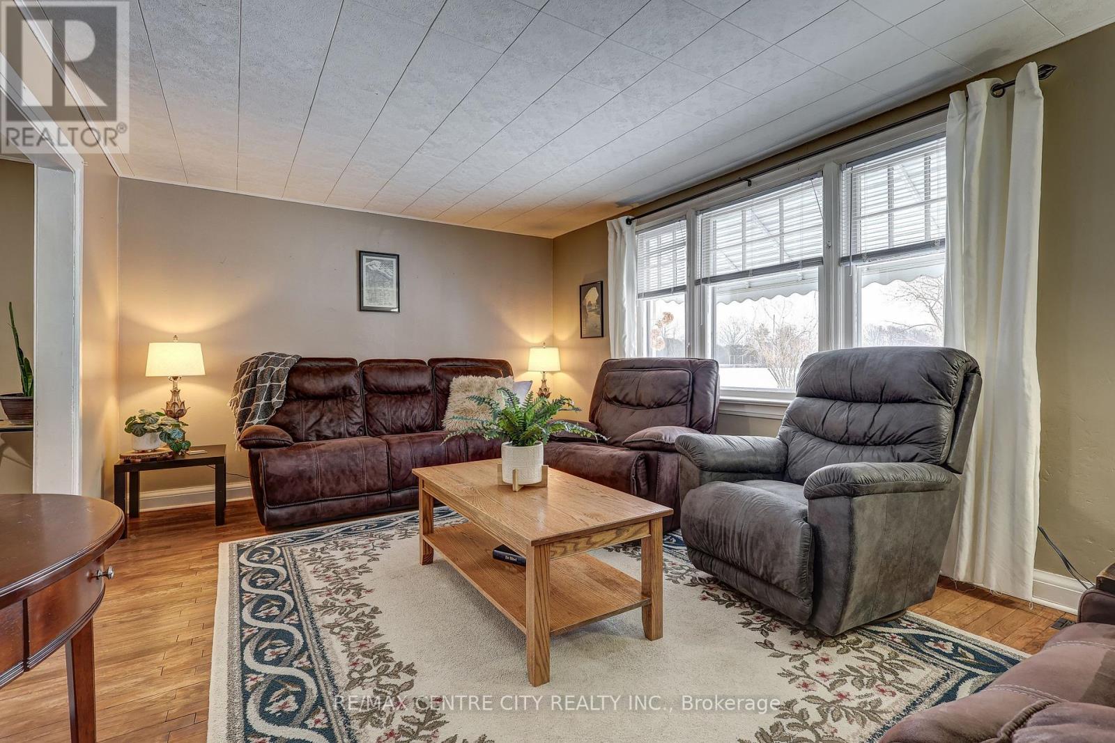 6745 Richmond Road, Malahide, Ontario  N5H 2R5 - Photo 8 - X12638540