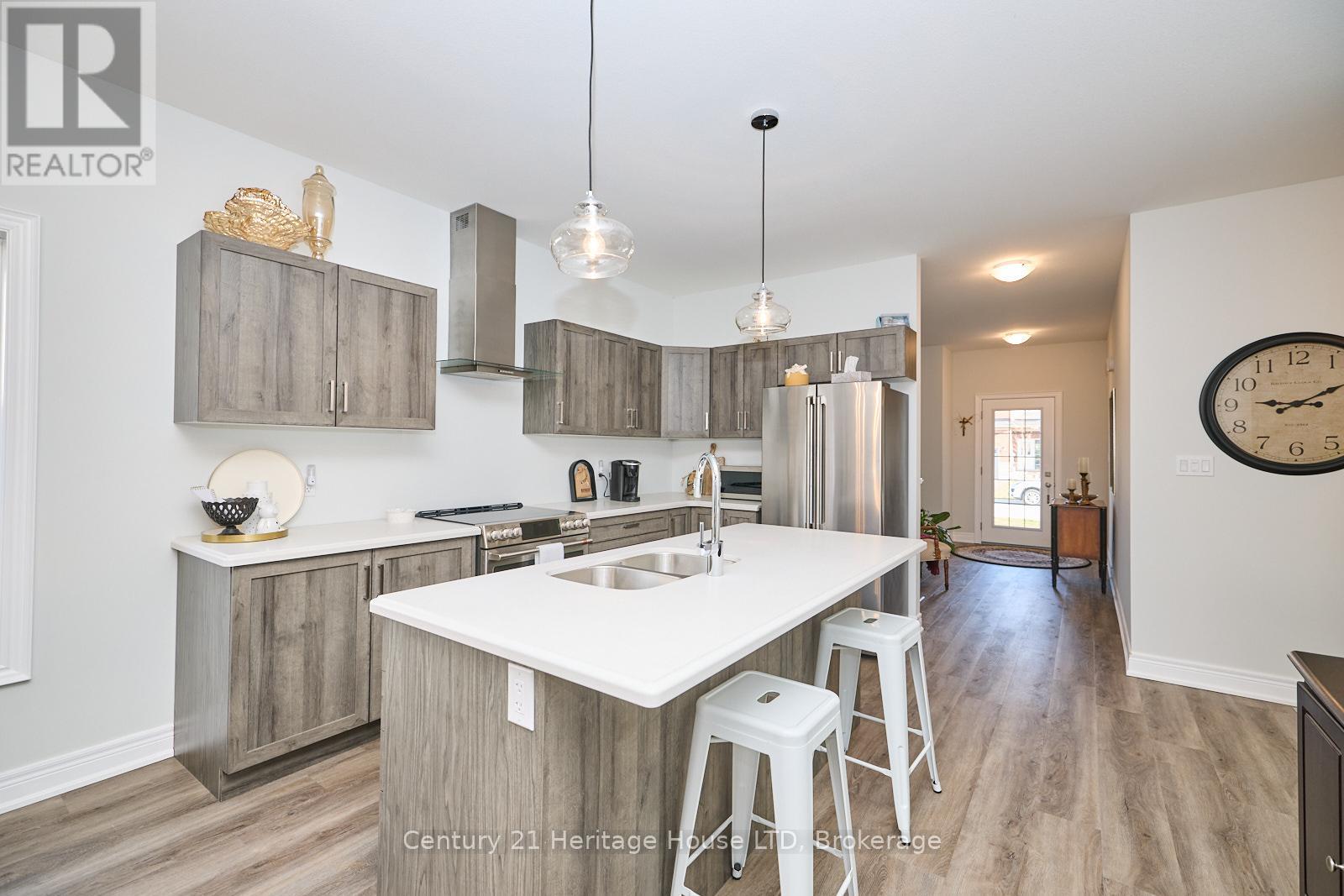 394 Hummel Crescent, Fort Erie, Ontario  L2A 0E8 - Photo 6 - X12569356