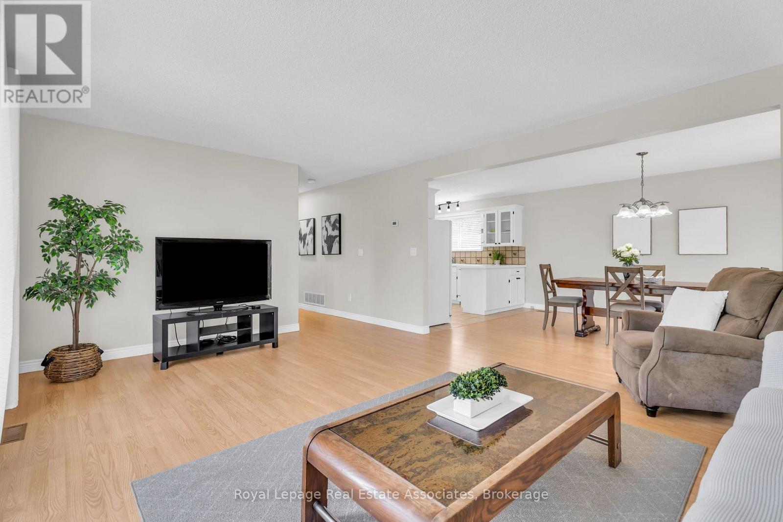 69 George Avenue, Wasaga Beach, Ontario  L9Z 2X9 - Photo 10 - S12449960