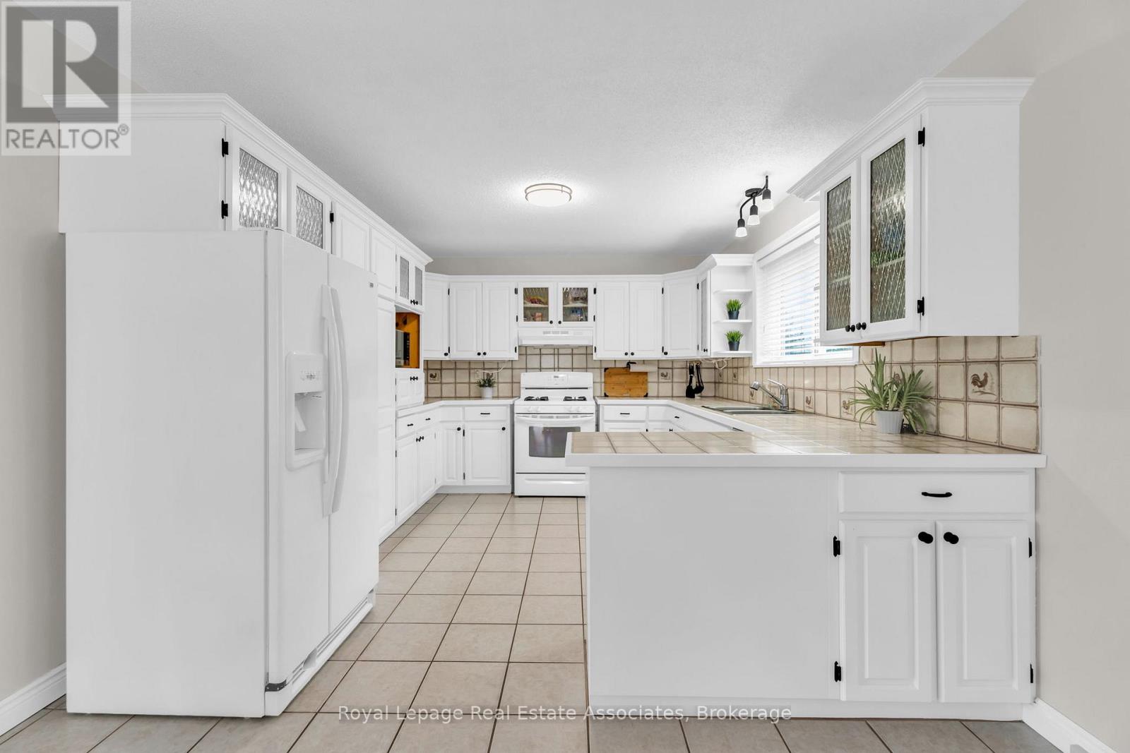 69 George Avenue, Wasaga Beach, Ontario  L9Z 2X9 - Photo 14 - S12449960