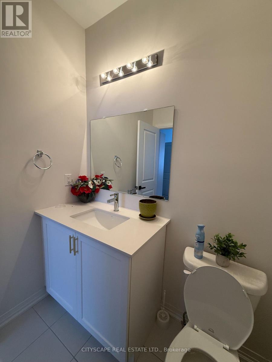 8 Marvin Avenue, Oakville, Ontario  L6H 0Z8 - Photo 4 - W12611050