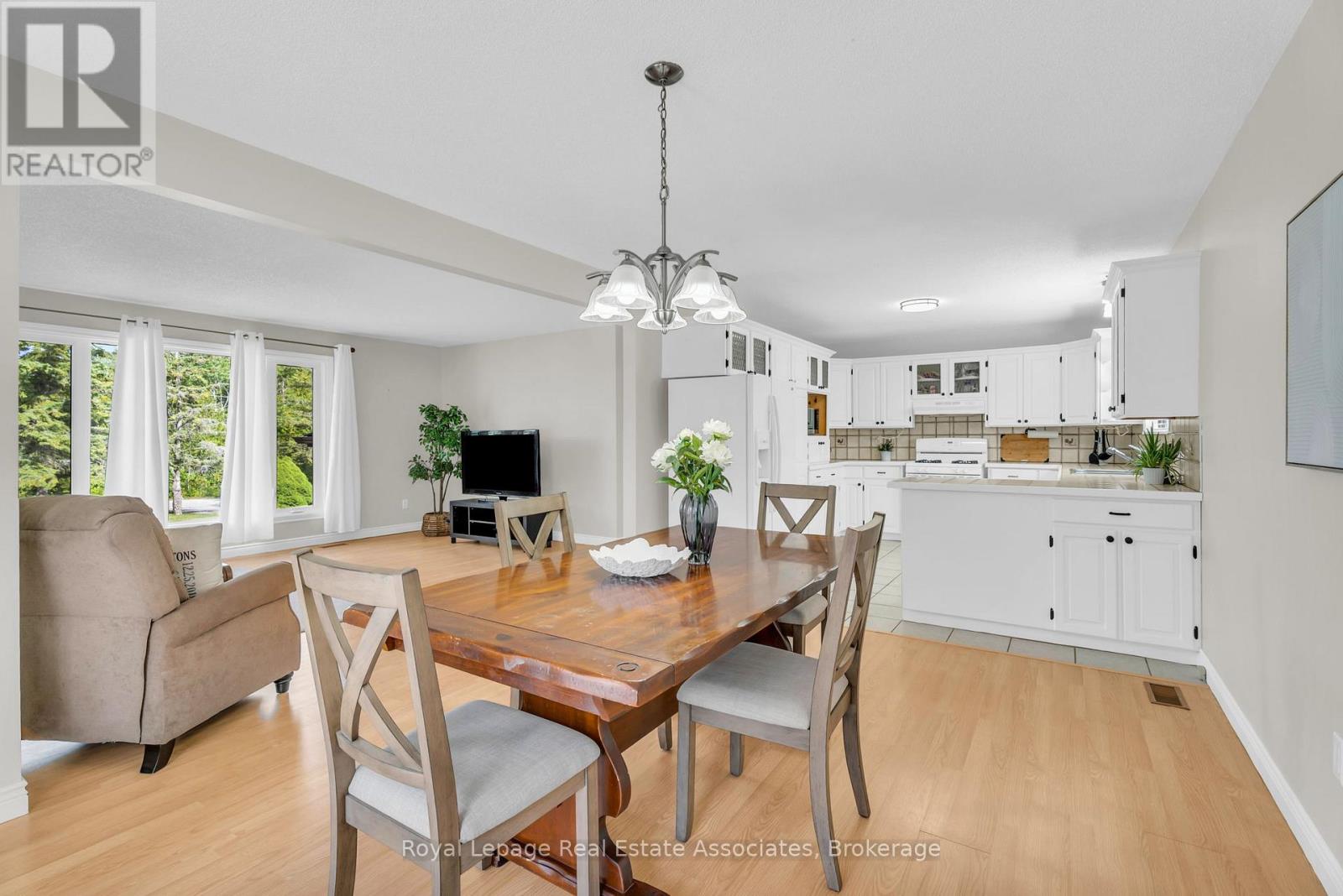 69 George Avenue, Wasaga Beach, Ontario  L9Z 2X9 - Photo 12 - S12449960