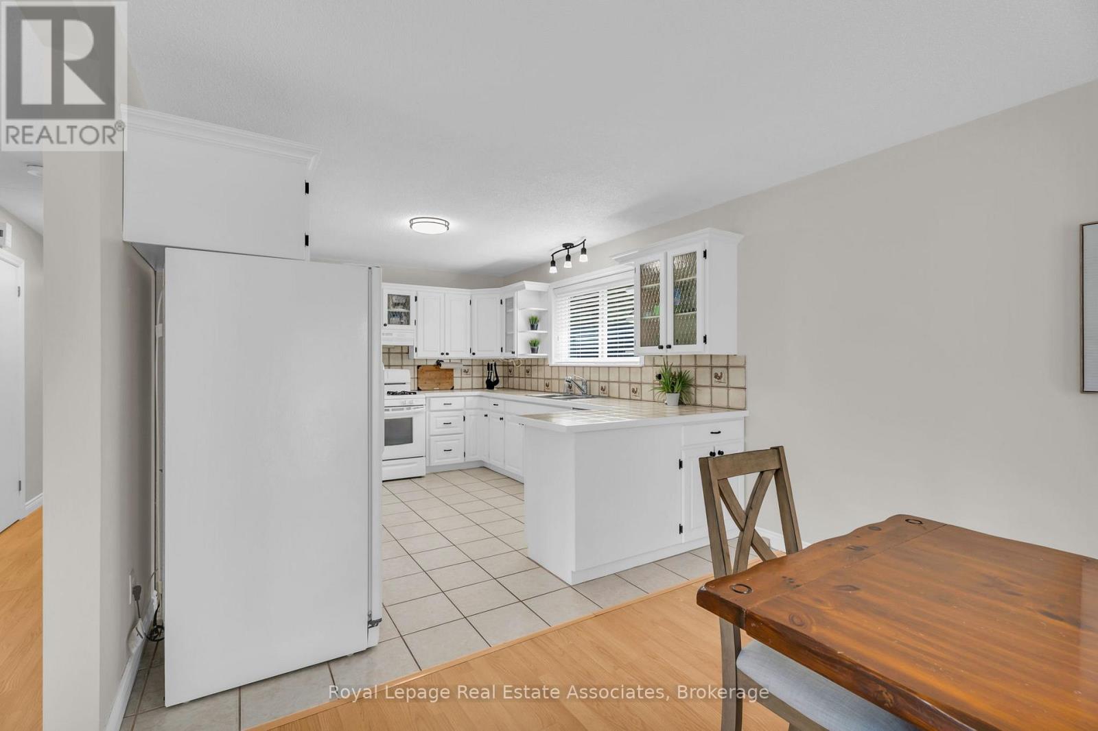 69 George Avenue, Wasaga Beach, Ontario  L9Z 2X9 - Photo 13 - S12449960