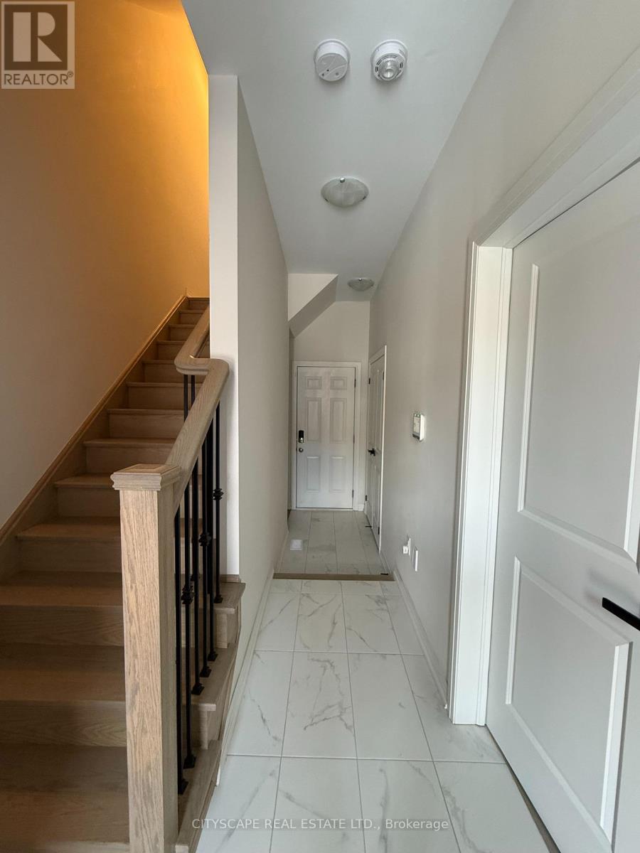 8 Marvin Avenue, Oakville, Ontario  L6H 0Z8 - Photo 3 - W12611050