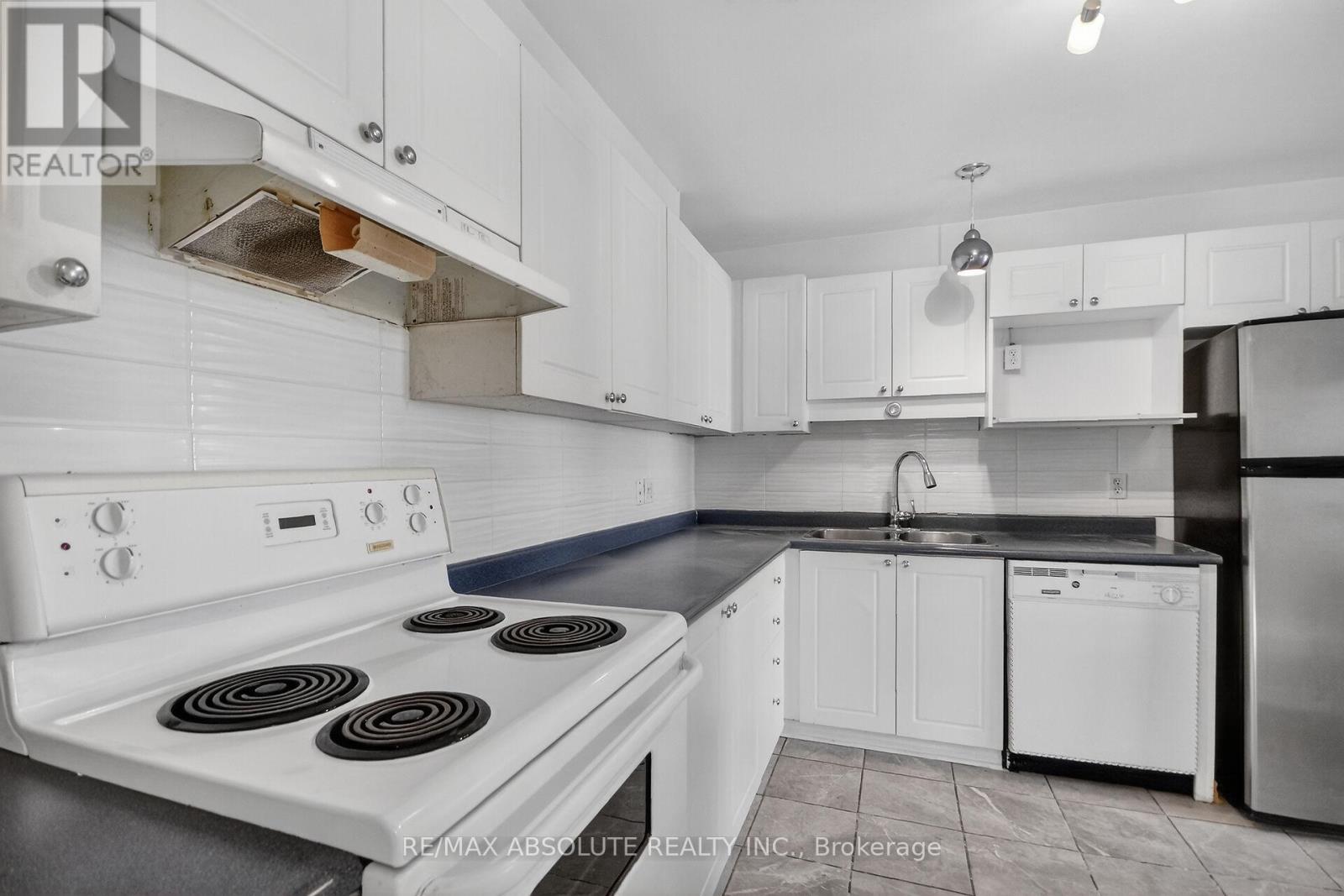 2628 Baseline Road, Ottawa, Ontario  K2H 7B4 - Photo 14 - X12615500