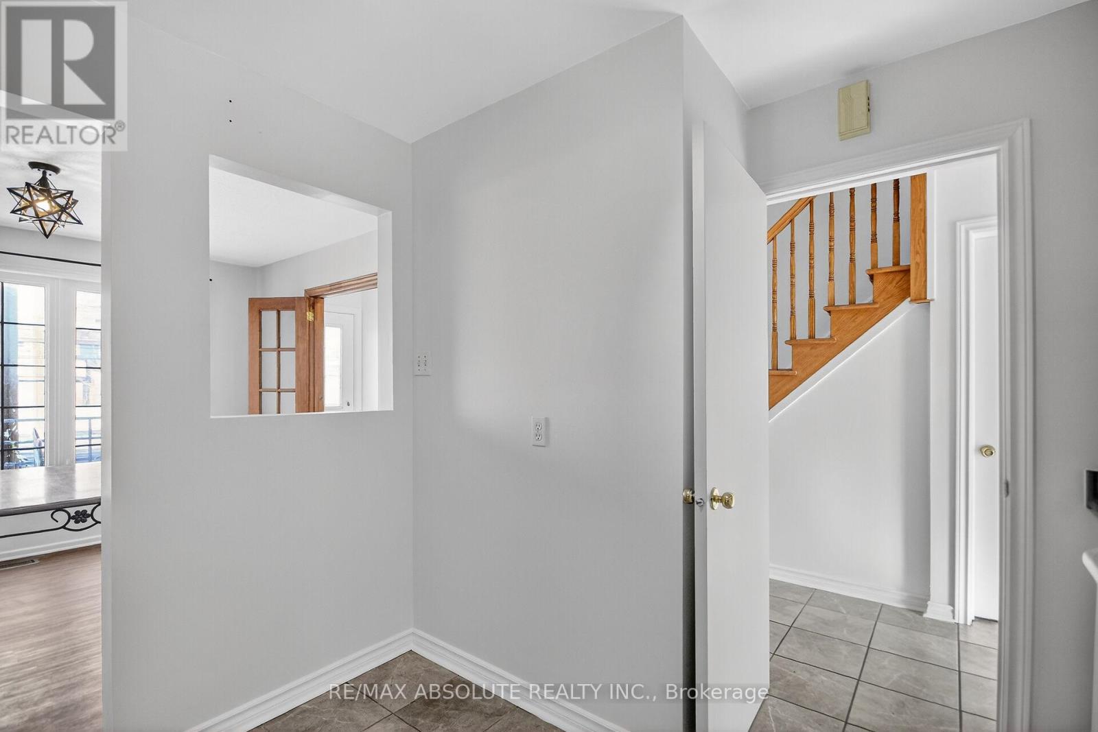 2628 Baseline Road, Ottawa, Ontario  K2H 7B4 - Photo 12 - X12615500