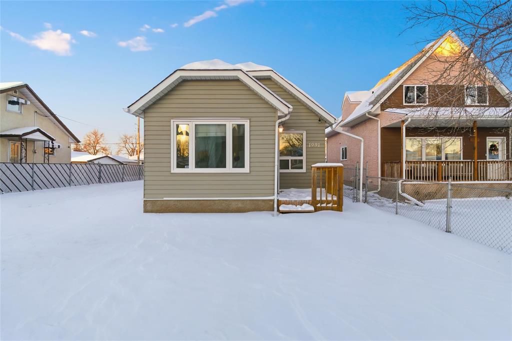 1991 Ross Avenue W, Winnipeg, Manitoba  R2R 0E8 - Photo 2 - 202529943