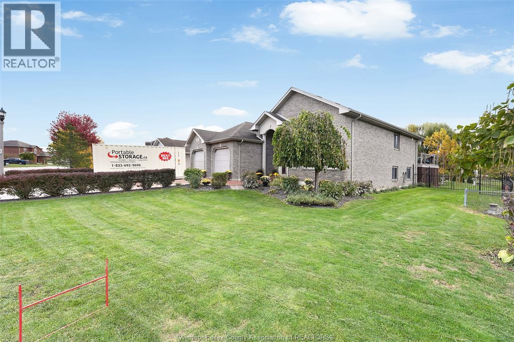 1 Kingsbridge Drive, Amherstburg, Ontario N9V 4A4 - Photo 2 - 25031780
