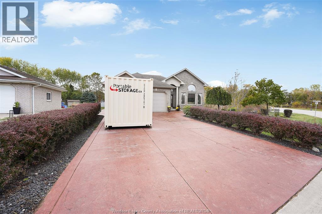 1 Kingsbridge Drive, Amherstburg, Ontario N9V 4A4 - Photo 4 - 25031780