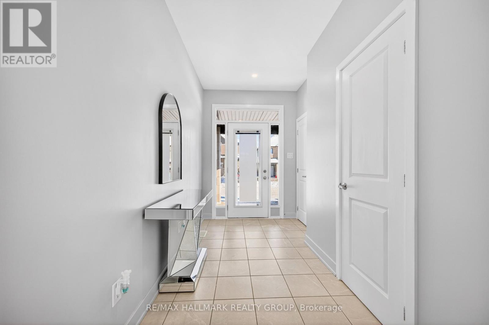 307 Ibanez Walk, Ottawa, Ontario  K1T 0V8 - Photo 2 - X12637830