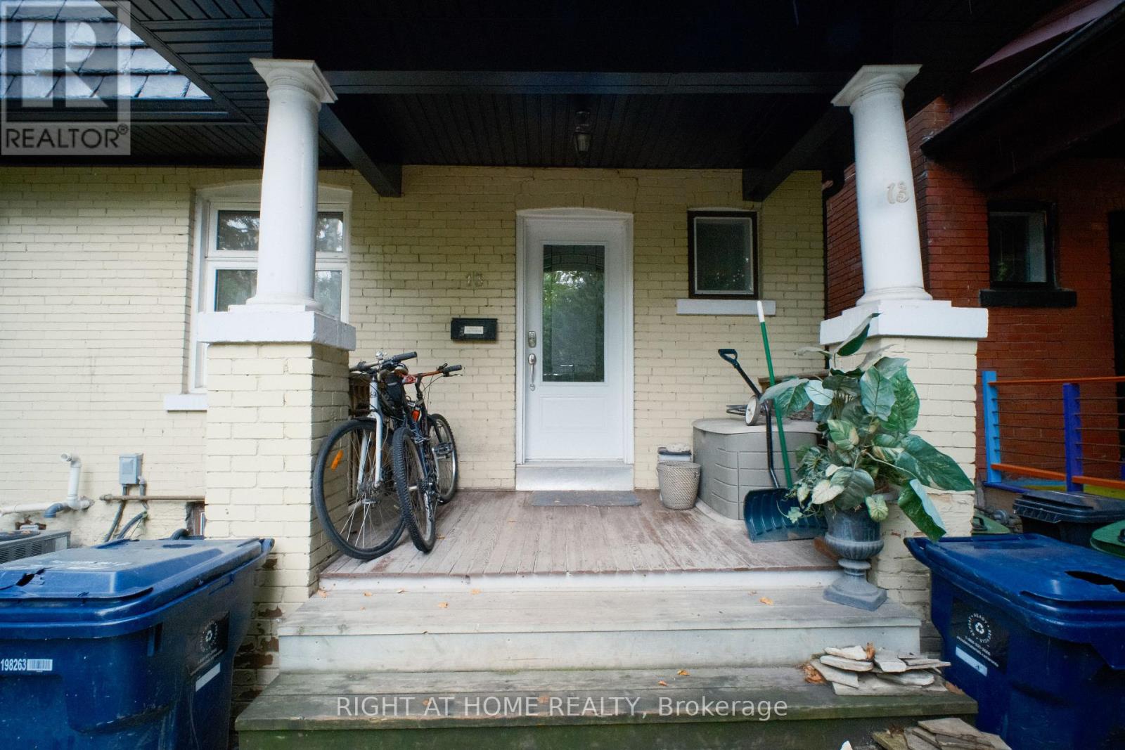 13 Yarmouth Gardens, Toronto (Annex), Ontario  M6G 1W3 - Photo 2 - C12638556