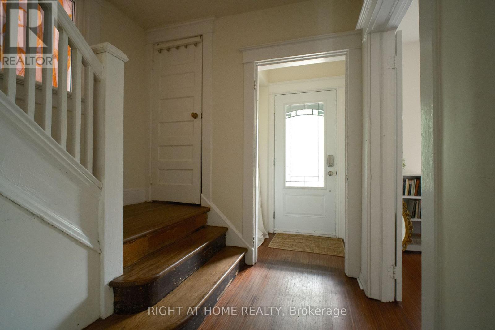 13 Yarmouth Gardens, Toronto (Annex), Ontario  M6G 1W3 - Photo 3 - C12638556