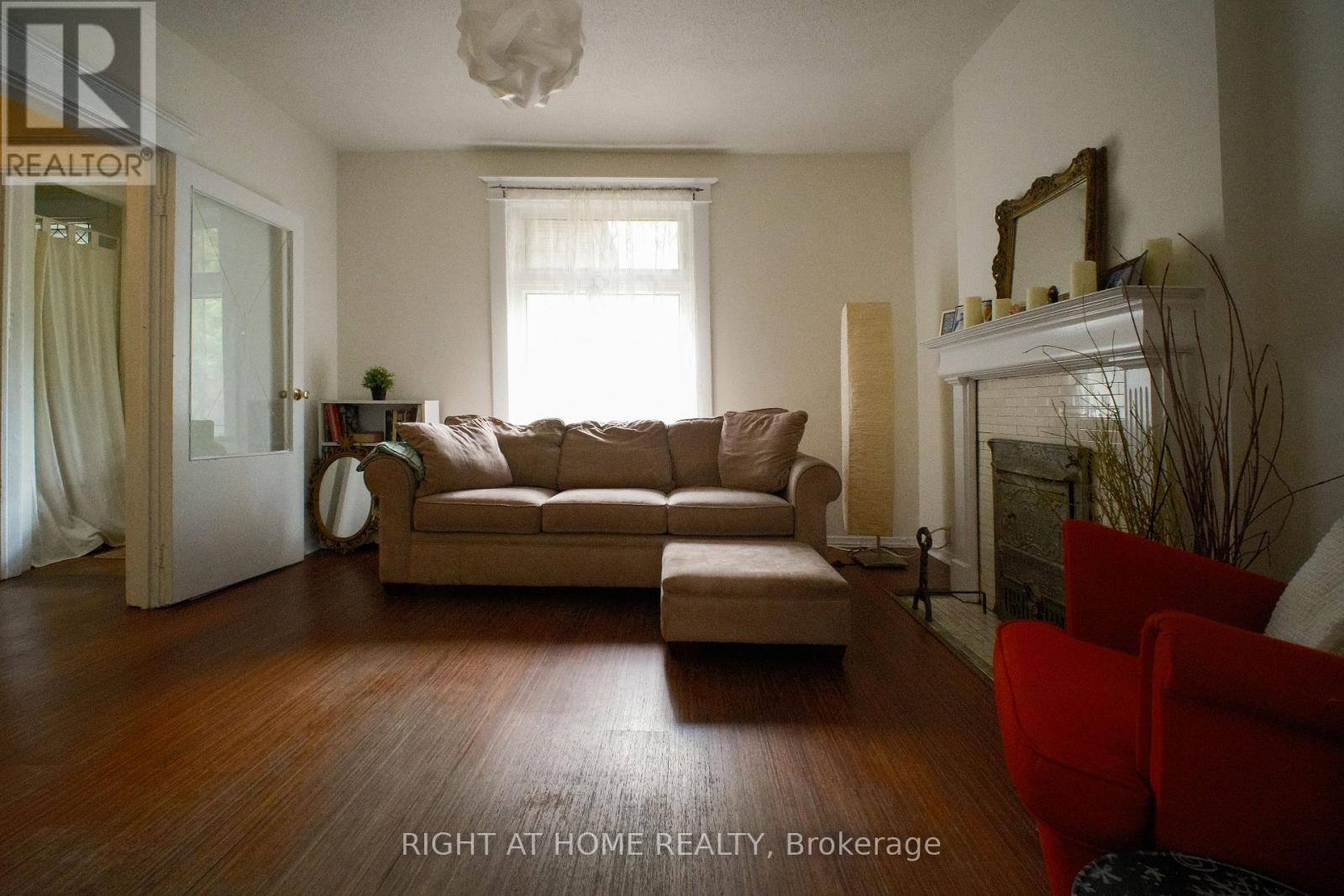 13 Yarmouth Gardens, Toronto (Annex), Ontario  M6G 1W3 - Photo 4 - C12638556