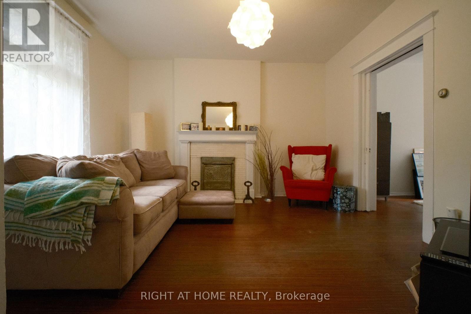 13 Yarmouth Gardens, Toronto (Annex), Ontario  M6G 1W3 - Photo 5 - C12638556