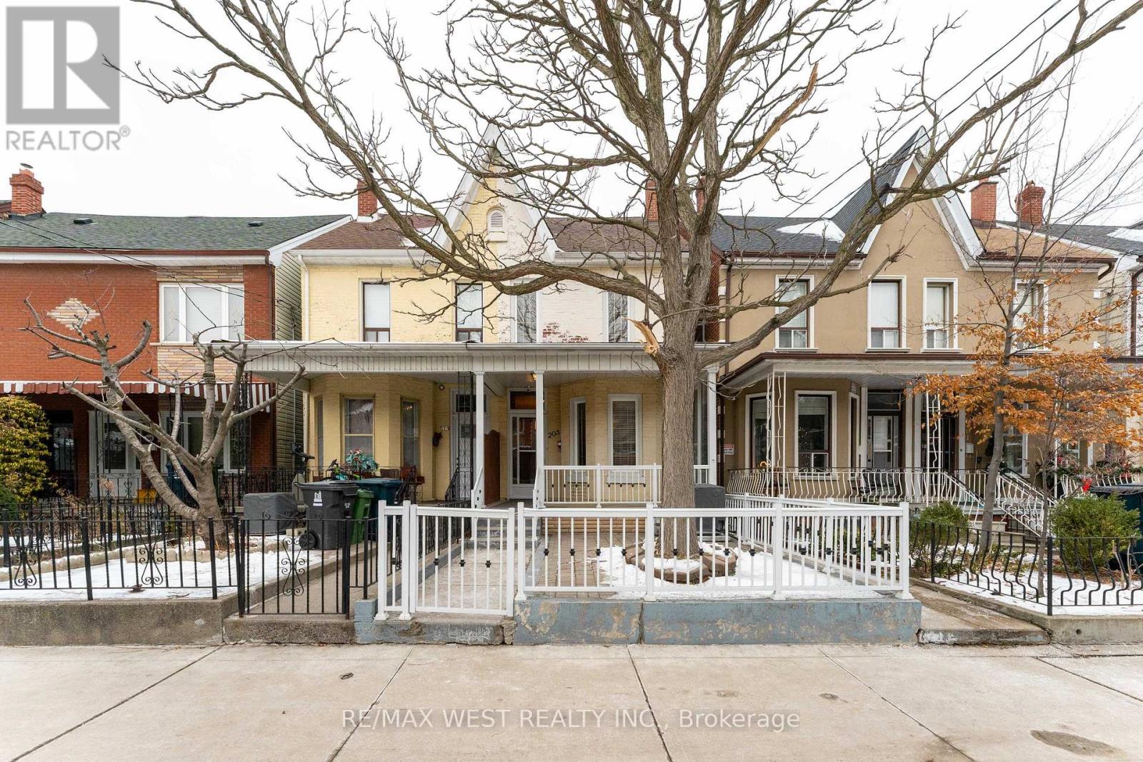 205 MARKHAM STREET, Toronto, Ontario