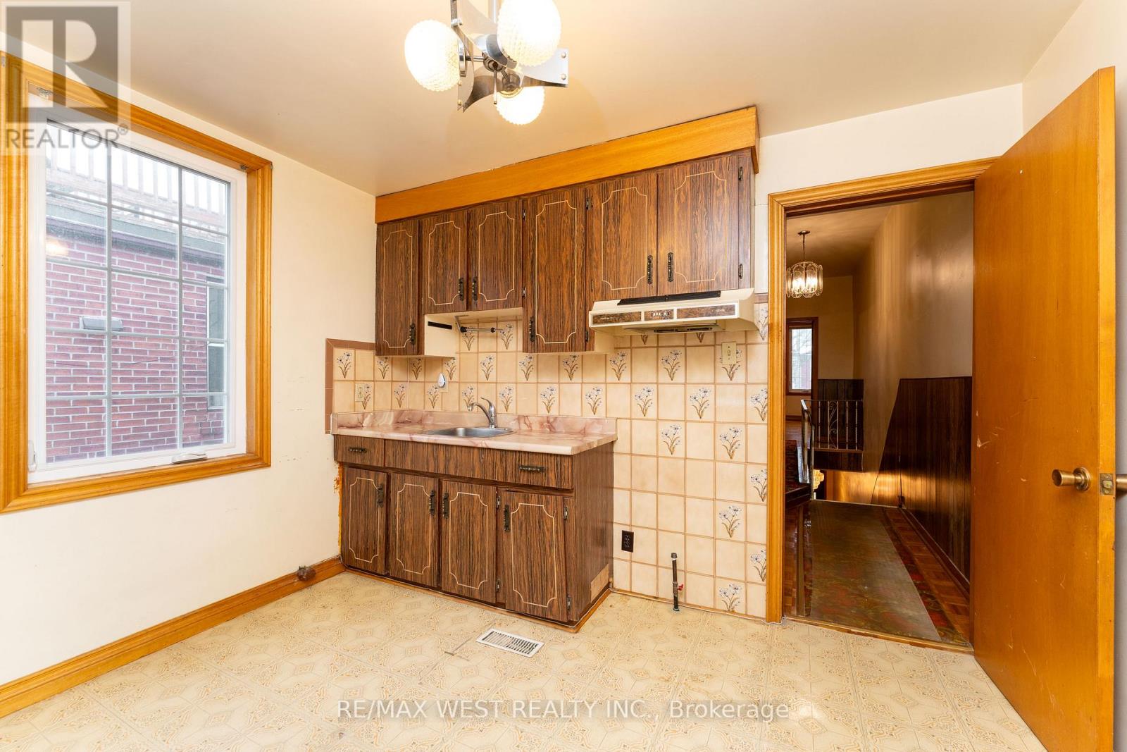 205 Markham Street, Toronto (Trinity-Bellwoods), Ontario  M6J 2G7 - Photo 17 - C12638558