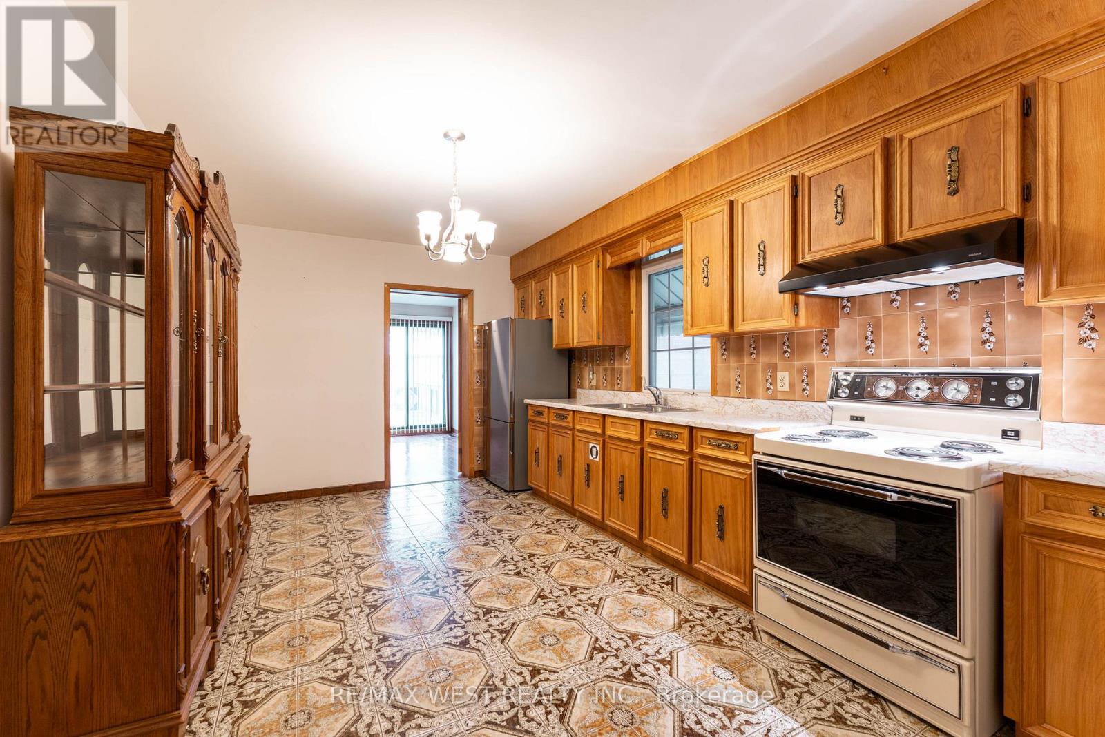 205 Markham Street, Toronto (Trinity-Bellwoods), Ontario  M6J 2G7 - Photo 8 - C12638558