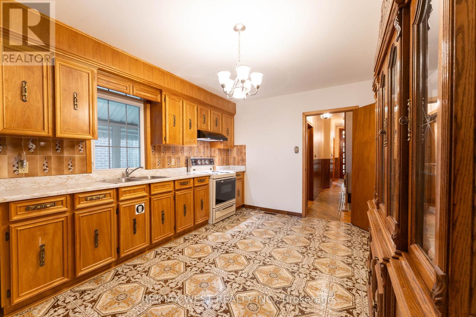 205 Markham Street, Toronto (Trinity-Bellwoods), Ontario  M6J 2G7 - Photo 9 - C12638558