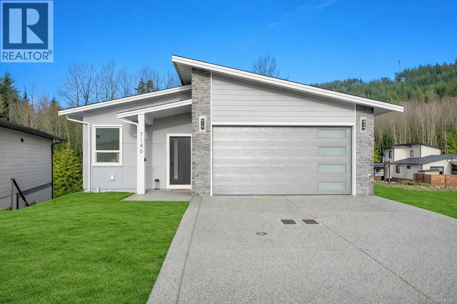 7146 Elkridge Rd, Lake Cowichan, British Columbia