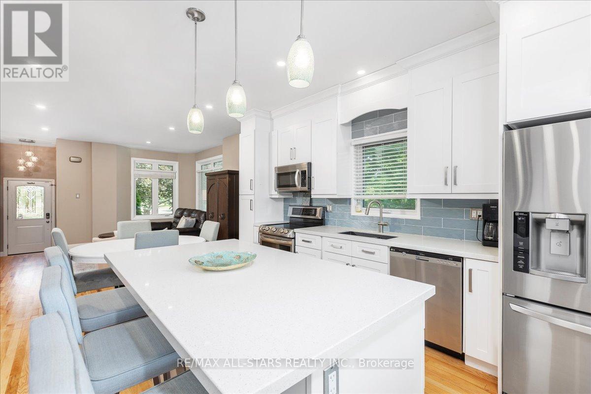 98 Bayview Avenue, Georgina, Ontario  L4P 2S9 - Photo 17 - N12638582