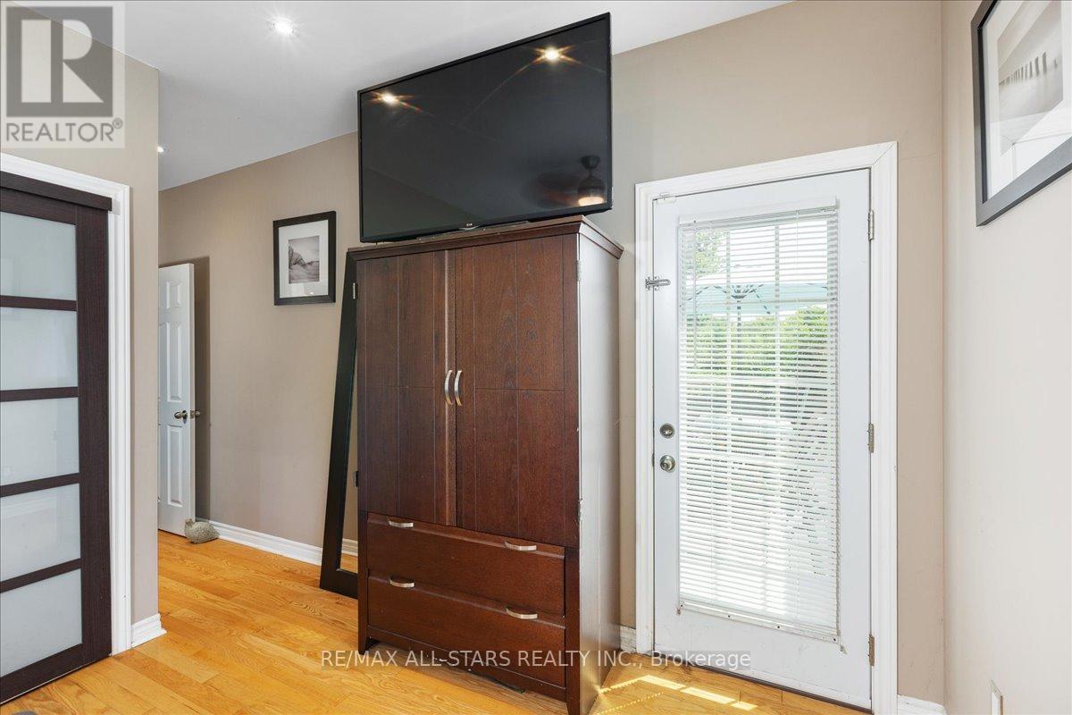 98 Bayview Avenue, Georgina, Ontario  L4P 2S9 - Photo 23 - N12638582