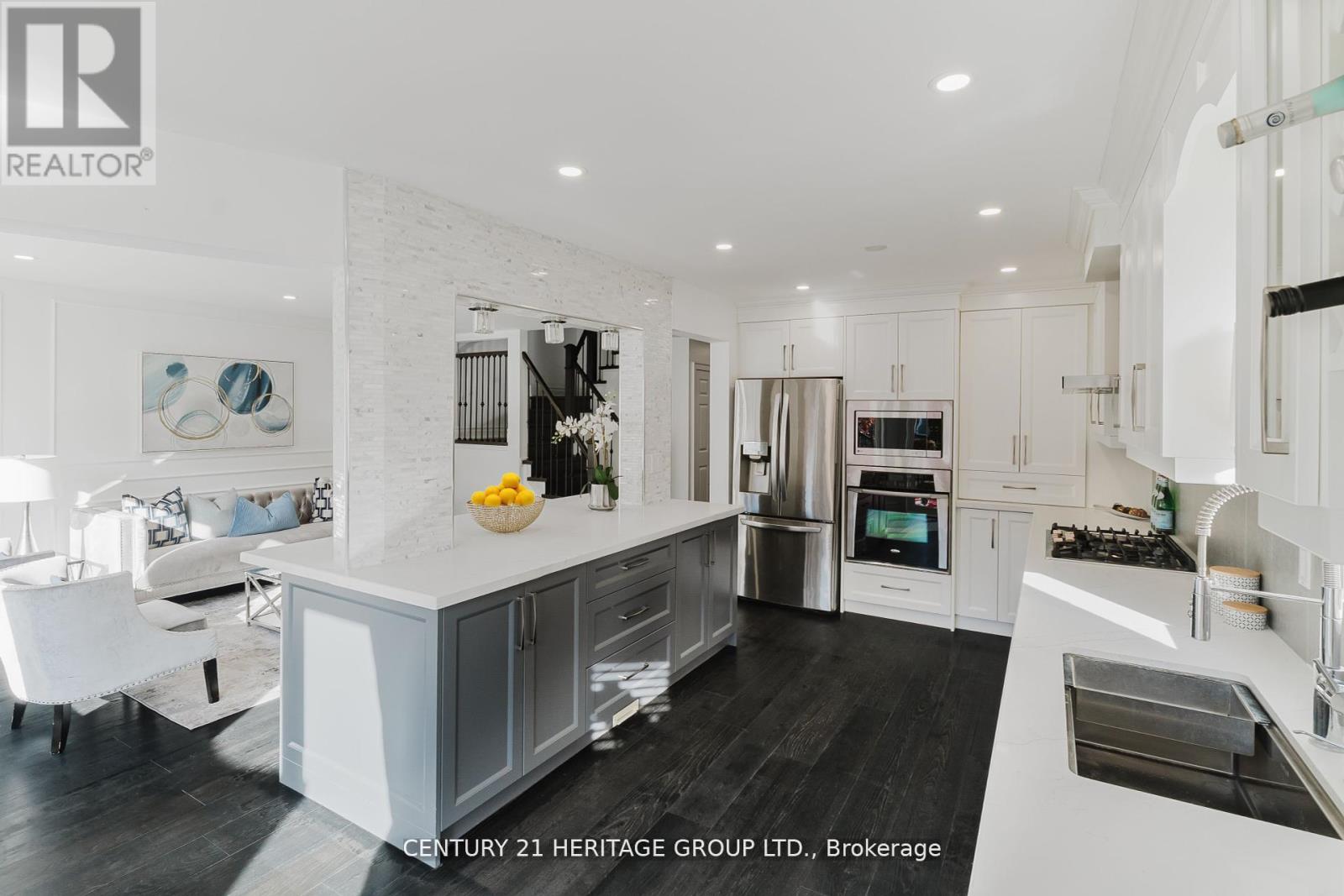 601 Mcbean Avenue, Newmarket (Stonehaven-Wyndham), Ontario  L3X 2L5 - Photo 11 - N12638592