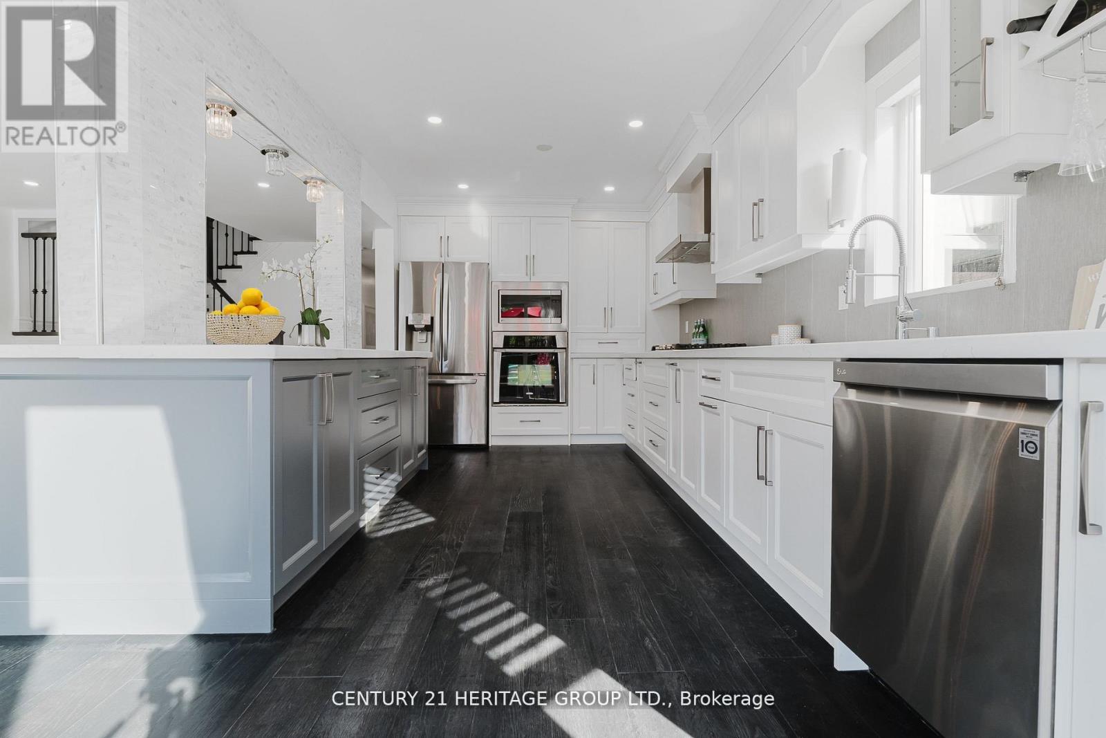 601 Mcbean Avenue, Newmarket (Stonehaven-Wyndham), Ontario  L3X 2L5 - Photo 15 - N12638592