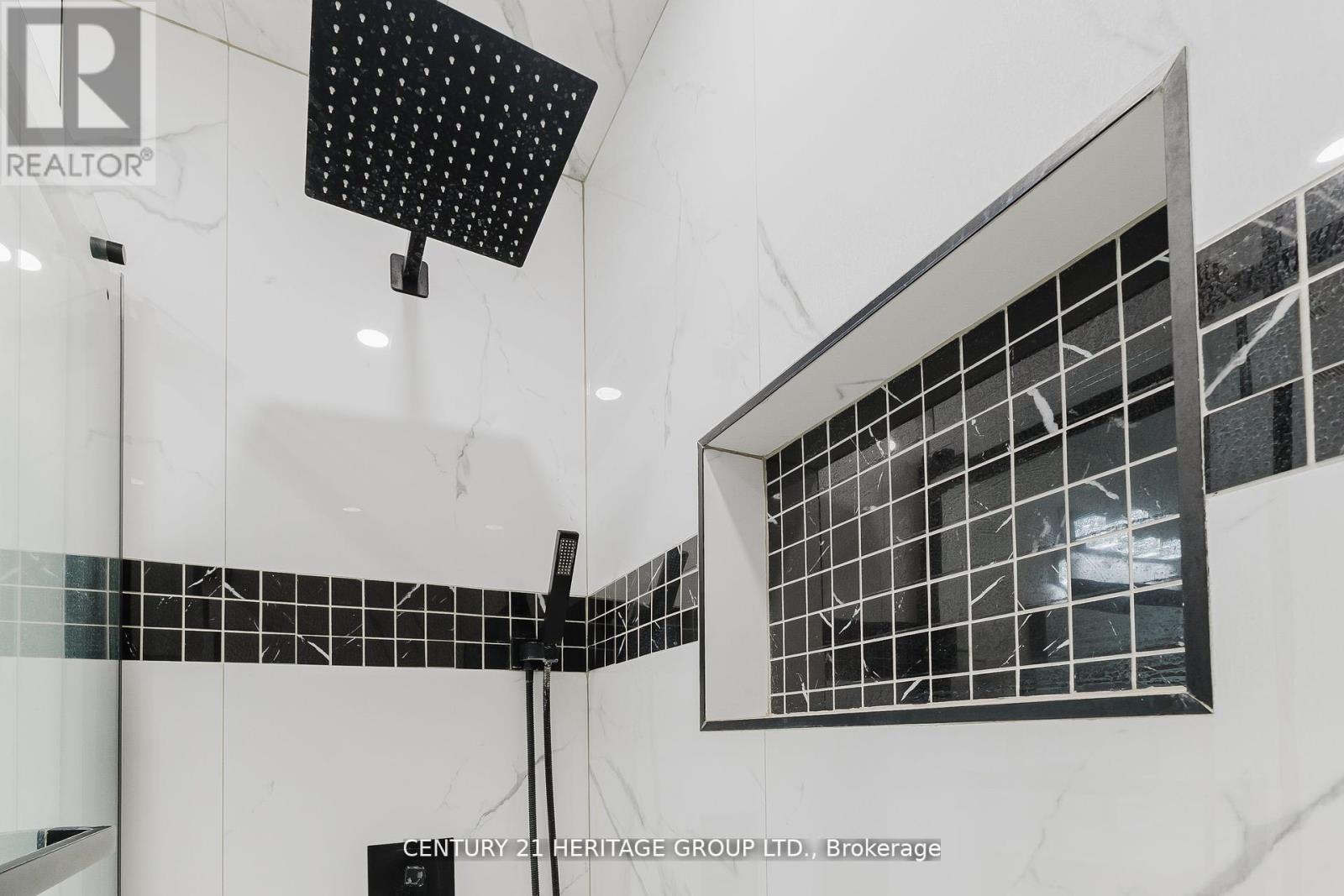 601 Mcbean Avenue, Newmarket (Stonehaven-Wyndham), Ontario  L3X 2L5 - Photo 18 - N12638592